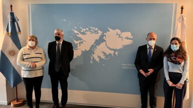 Agenda Malvinas 40 años: Inauguración de sala permanente en Bruselas y convenio antártico con Bulgaria